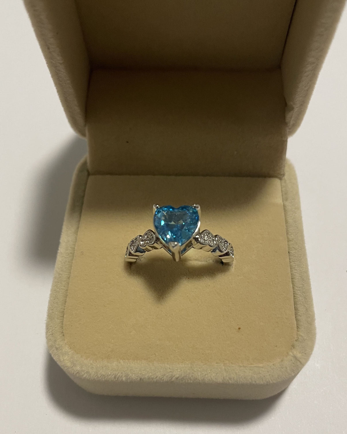 Bague cœur bleue ajustable avec détails scintillants
