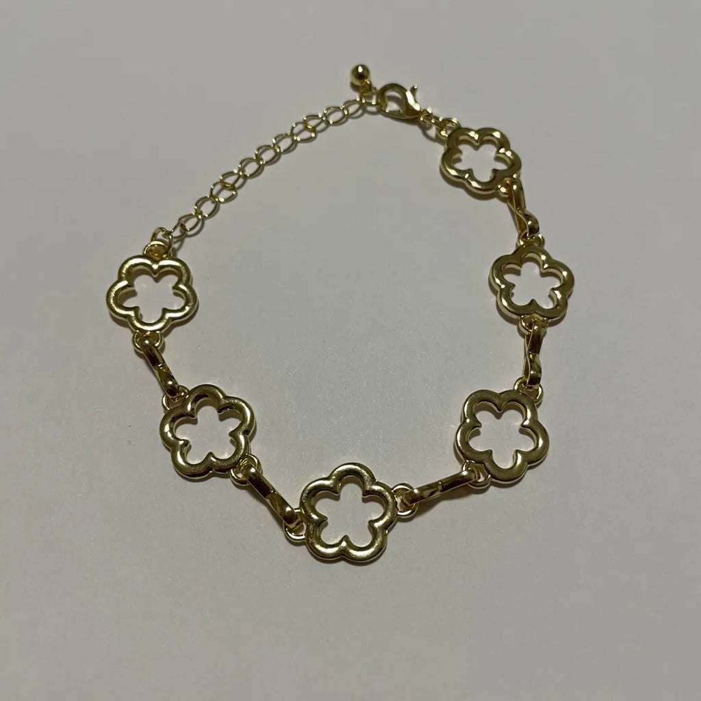 Bracelet fleurs doré pour femme avec motifs floraux ajourés et chaînette réglable