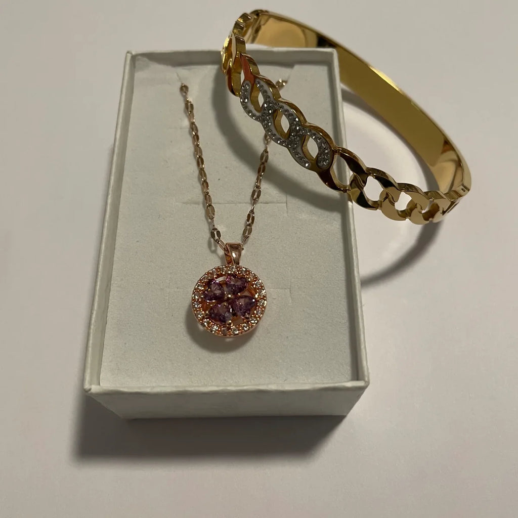 Coffret bijoux fantaisie doré avec collier violet et bracelet jonc