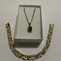 Coffret bijoux fantaisie dorés avec collier pendentif vert et bracelet maille cubaine