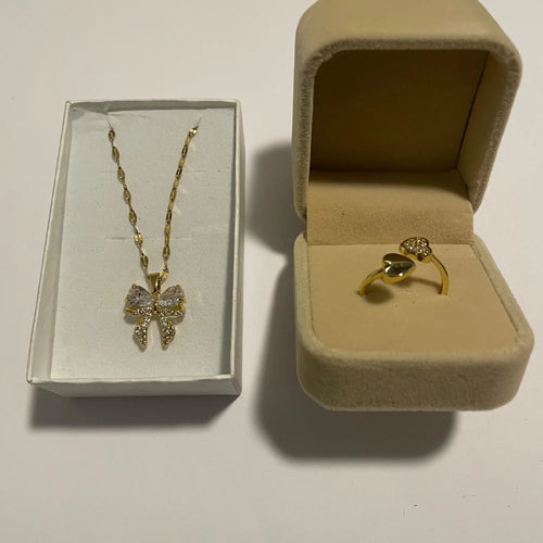 Coffret bijoux dorés avec collier nœud et bague double cœur