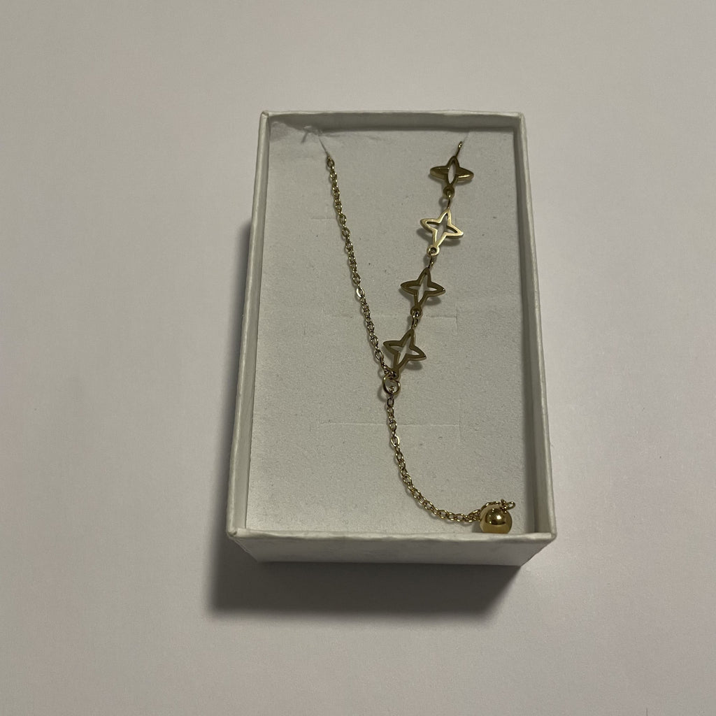 Collier étoiles doré ajouré à cinq étoiles