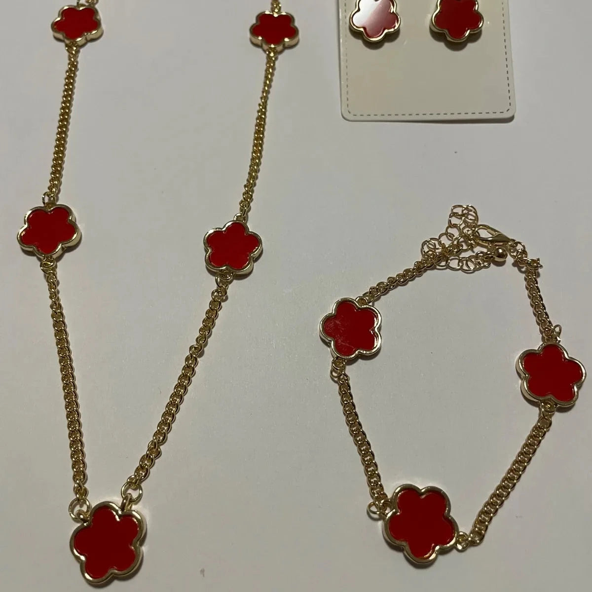 Parure bijoux femme dorée fleurs rouges avec collier, bracelet et boucles d'oreilles