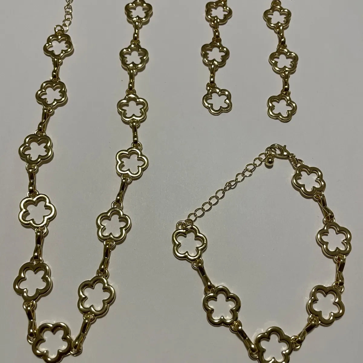Parure bijoux femme dorée fleurs avec collier bracelet et boucles d'oreilles