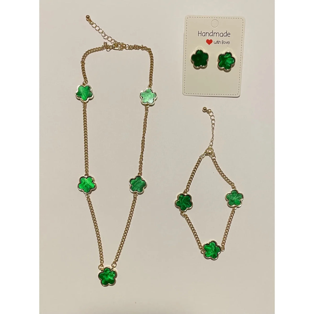 Parure bijoux femme verte et dorée avec collier fleurs